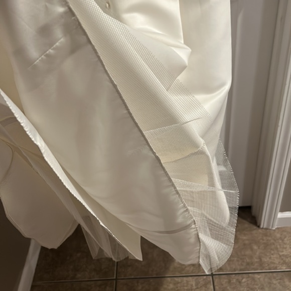 Michelangelo formal dress in off white winter white with stole wrap. - Picture 13 of 13